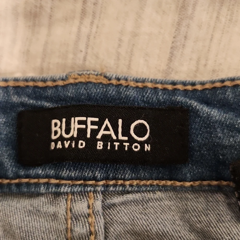Light wash Buffalo "jess" mid rise skinny distressed jeans size 14! - Picture 2 of 11